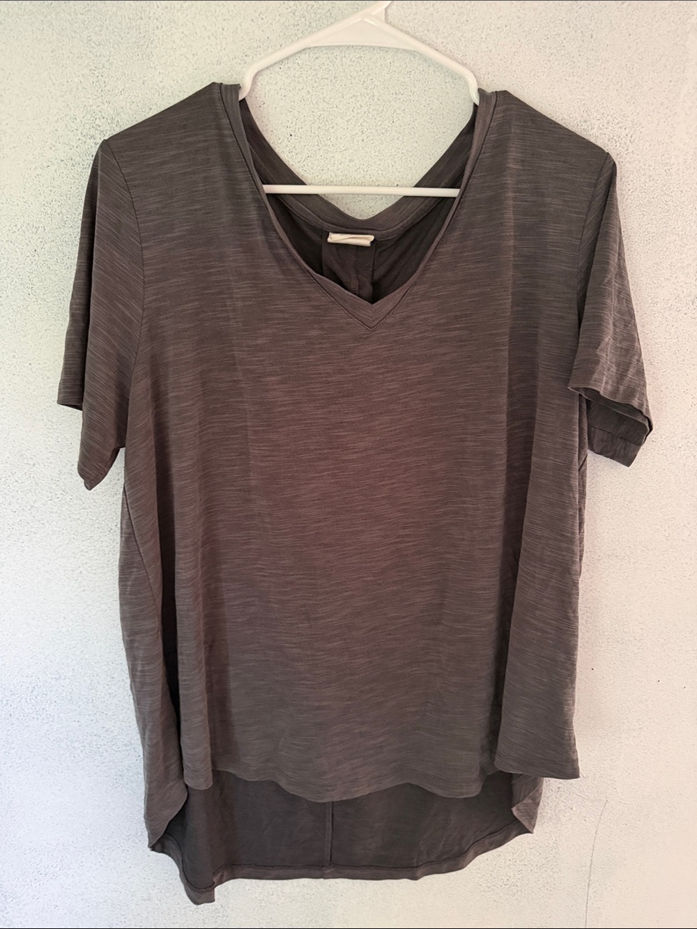 Mod Ref Heathered Gray V-Neck Short Sleeve Tunic